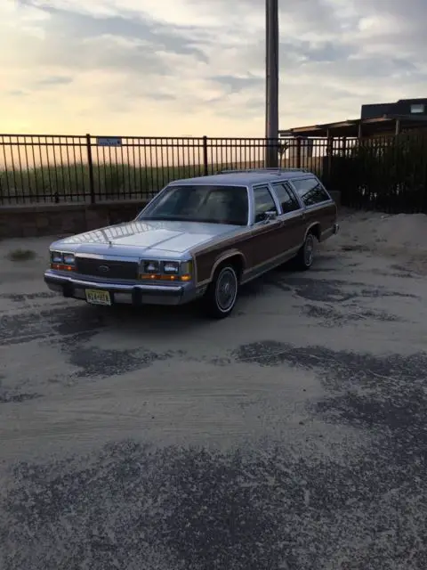 1990 ford ltd country squire station wagon
