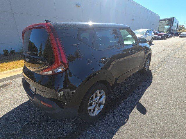 2022 kia soul lx