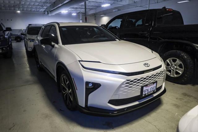 2025 toyota crown signia xle