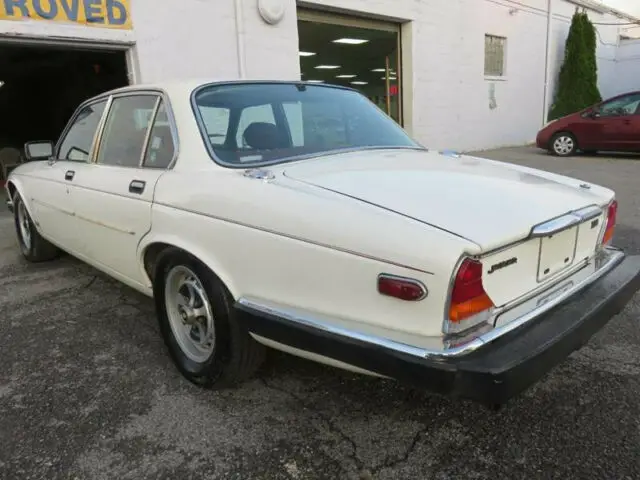 3 day! /sharp * xj6 * (( classic...white & red..collector caliber ))no reserve