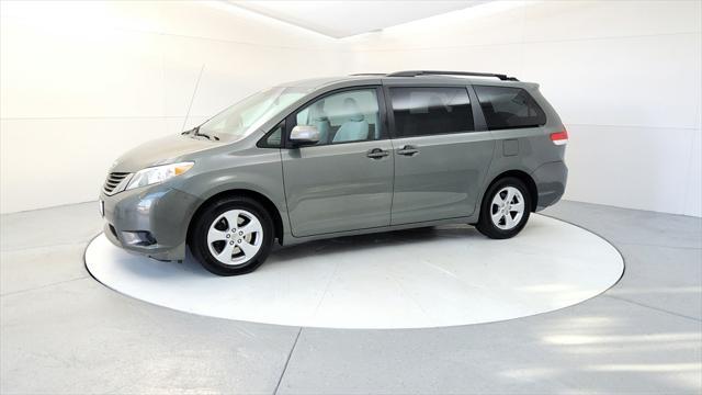 2013 toyota sienna le