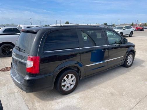 2012 chrysler town & country in co bluffs, iowa