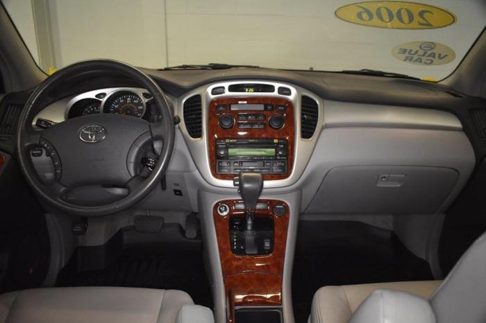 2006 toyota highlander base 4dr suv v6 w/3rd row for sale in saco, maine