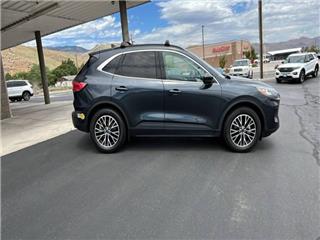 2022 Ford Escape titanium