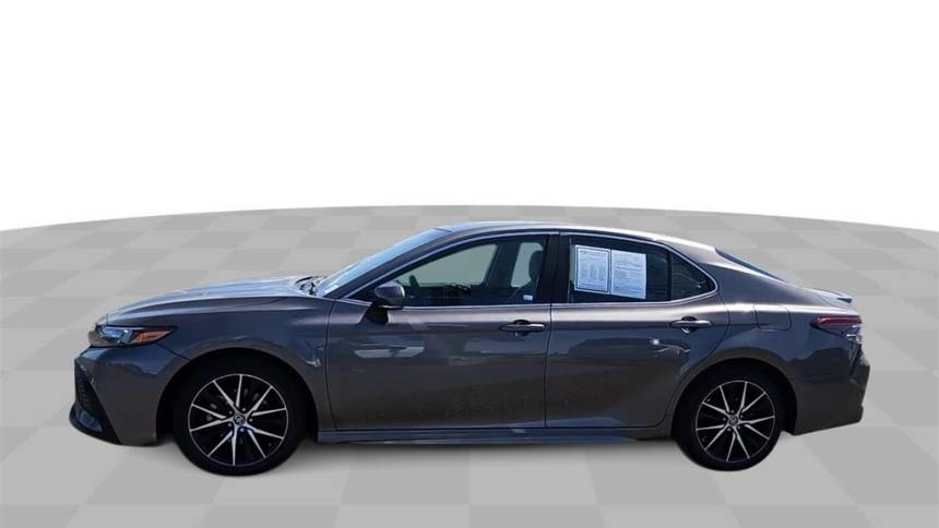 2022 toyota camry se
