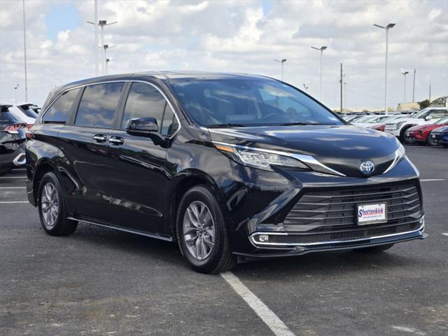 2022 toyota sienna xle 8 passenger