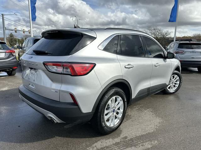 2020 ford escape se