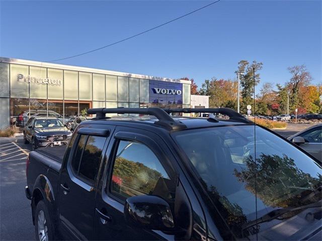 2010 nissan frontier le