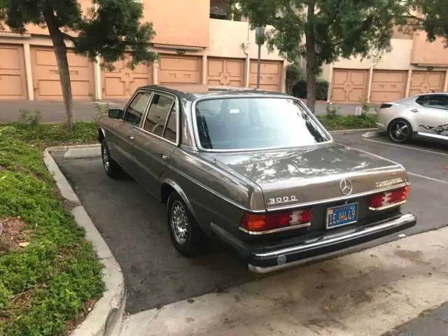 1982 mercedes-benz 300d turbo diesel w123