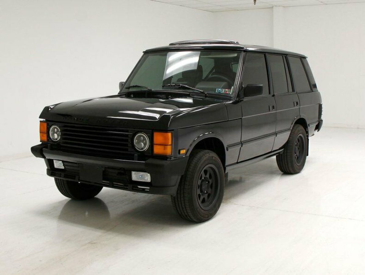 menacing black exterior/luxurious leather interior/3.9 v8 efi 4 speed auto