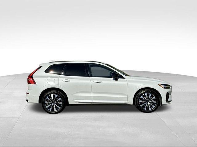 2024 volvo xc60 b5 plus dark theme