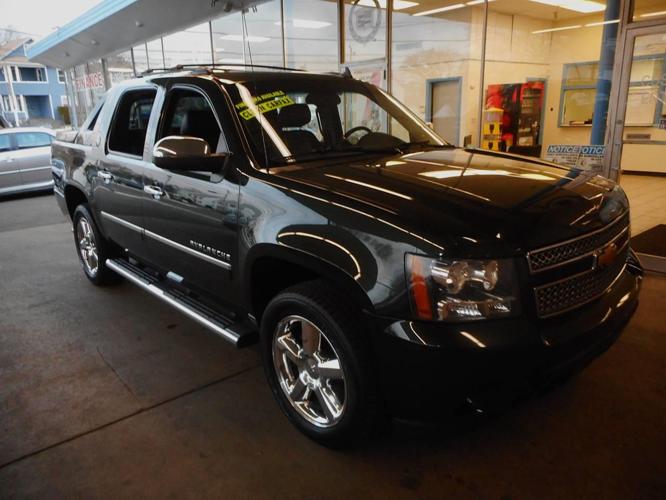 2013 chevrolet avalanche ltz black diamond 4x4 ltz 4dr crew cab pickup for sale in stratford, connecticut