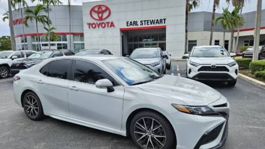 2023 toyota camry se