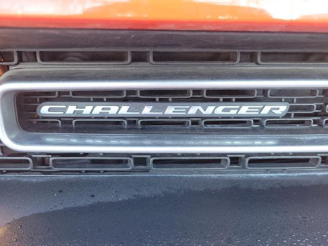 2017 dodge challenger sxt