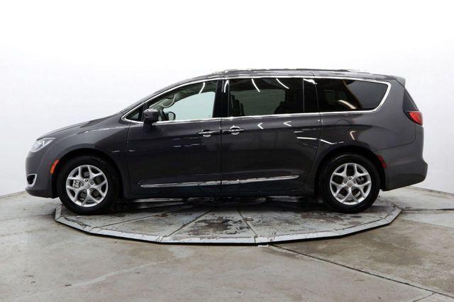 2019 chrysler pacifica in philadelphia, pennsylvania