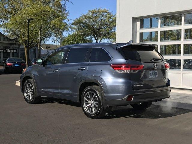 used 2017 toyota highlander awd xle v6 eugene, or 97401 for sale in college crest, oregon