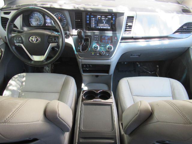 2015 toyota sienna xle