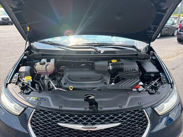 2022 chrysler pacifica touring-l