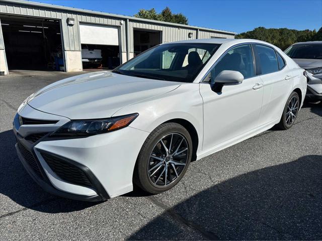 2022 toyota camry se