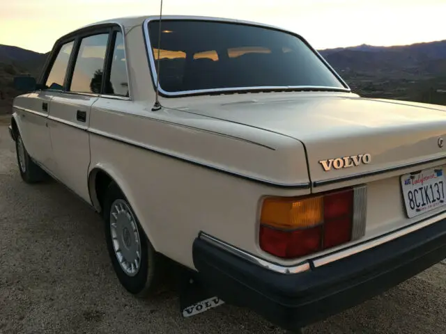 1983 volvo 240dl