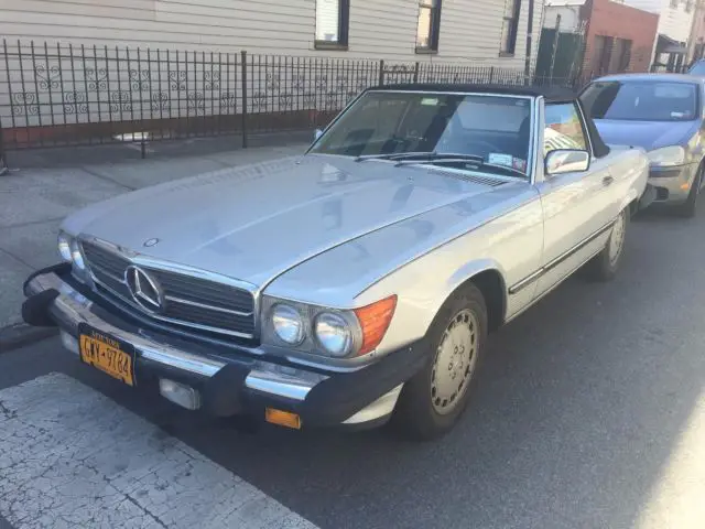 mercedes benz sl560 excellent condition, drives great