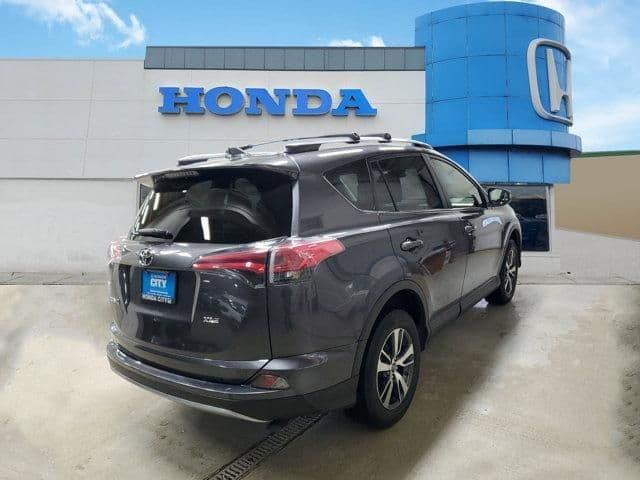 2017 toyota rav4 in chicago, illinois