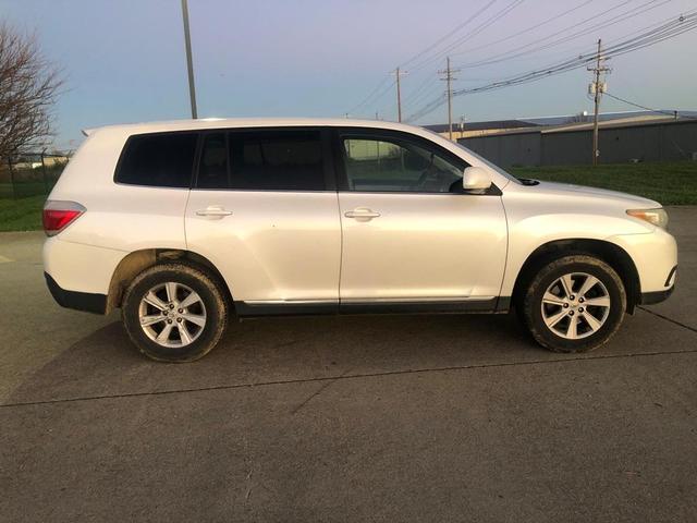 2013 toyota highlander base plus