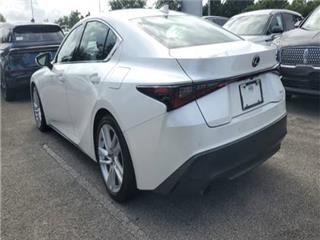 2023 Lexus IS base