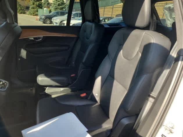 2022 volvo xc90 t6 awd momentum 6 seater