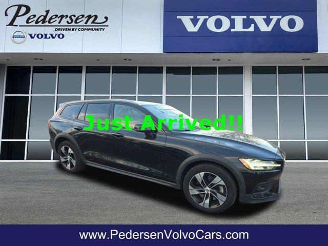2023 volvo v60 cross country b5 plus