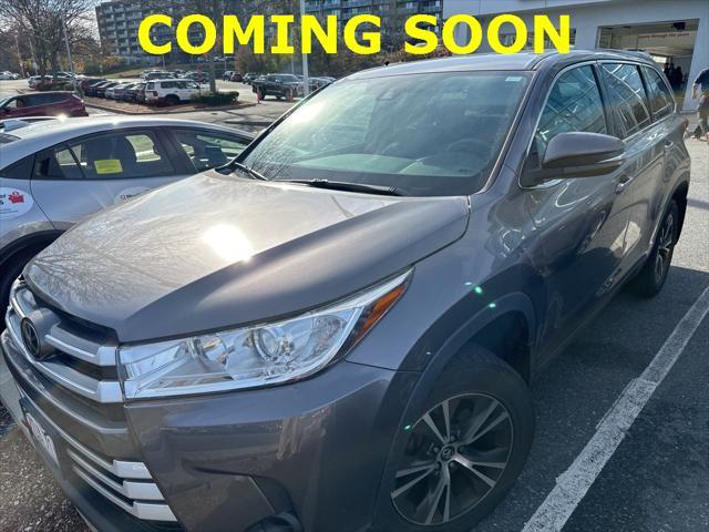 2017 toyota highlander le