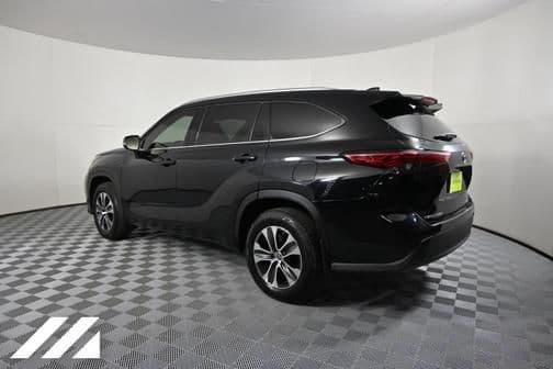 2021 toyota highlander xle in forest lake, minnesota