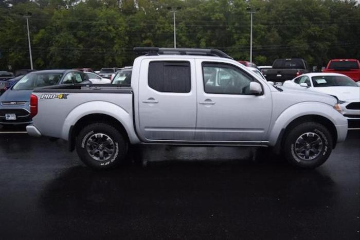 2015 nissan frontier pro-4x 4x4 pro-4x 4dr crew cab 5 ft. sb pickup 6m for sale in narragansett, rhode island