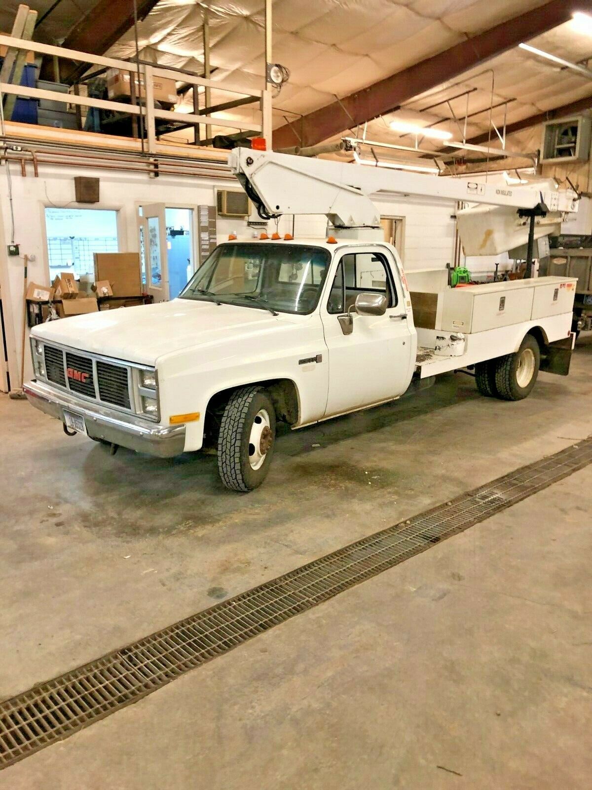 1986 gmc 3500 bucket truck - 2wd