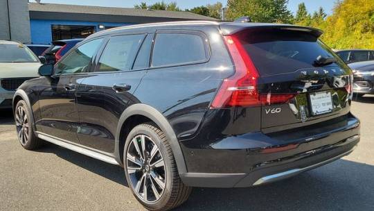 2025 Volvo V60 Cross Country