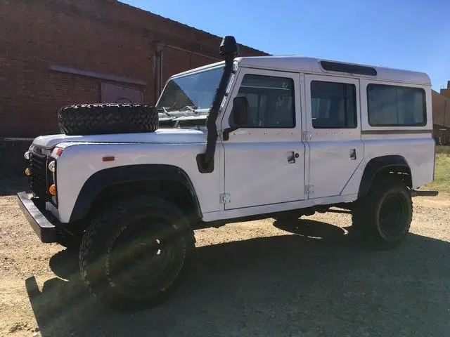 1985 white lhd defender 110! 4.2l v8 with auto conversion!