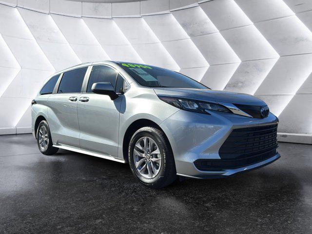 2024 toyota sienna le