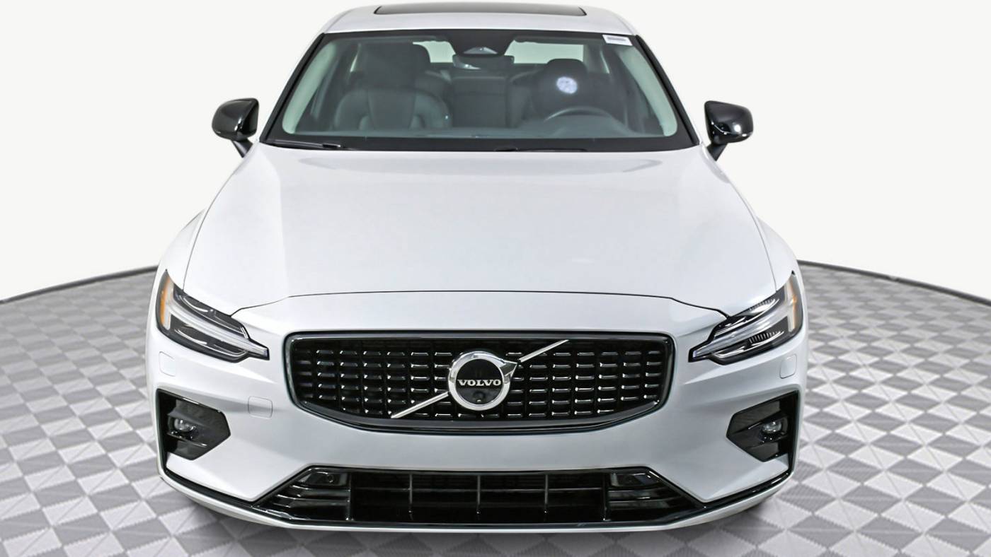 2024 volvo s60 b5 plus dark theme