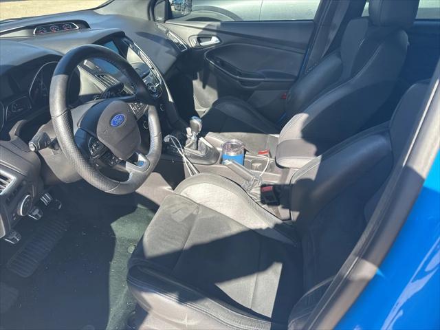 2016 ford focus rs base