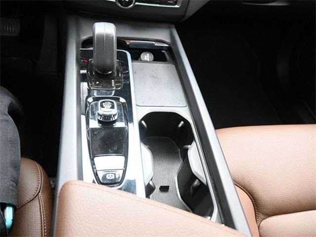 2022 volvo xc60 b5 awd momentum