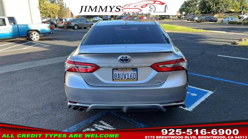 2018 toyota camry hybrid se