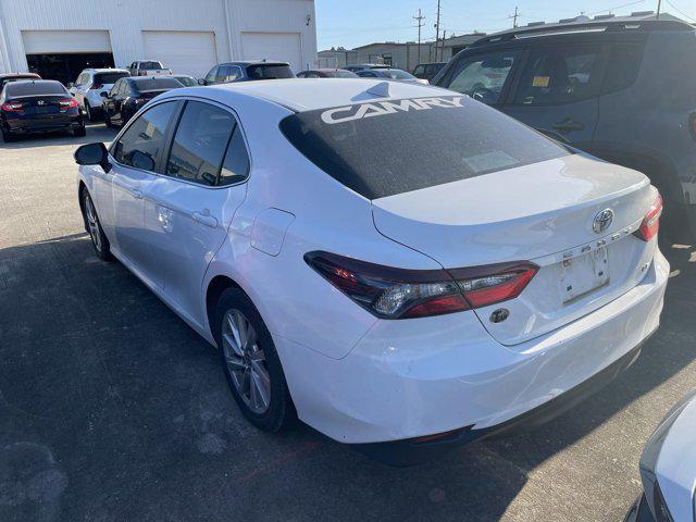 2021 toyota camry le