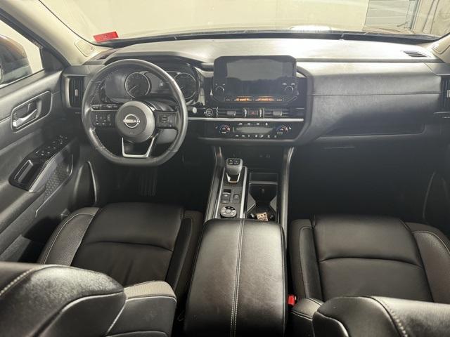 2022 nissan pathfinder sl