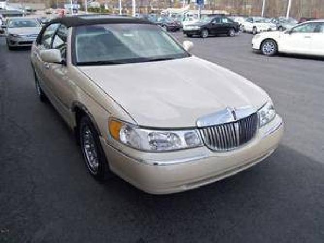 2002 lincoln town car white, 26k miles in wilkes barre, pa