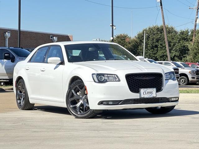 2022 chrysler 300 s