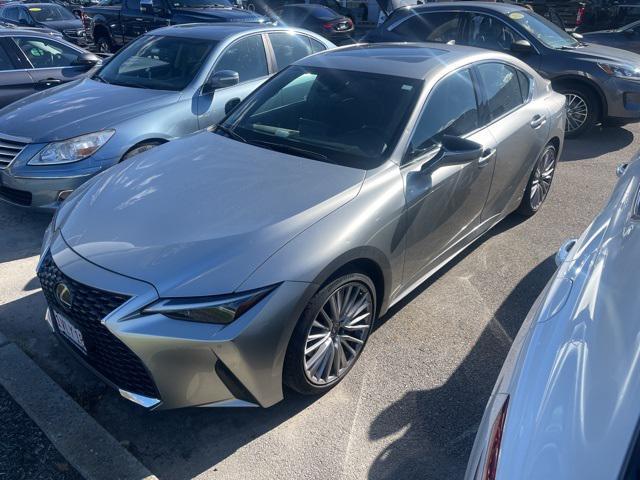 2022 lexus is 300 base