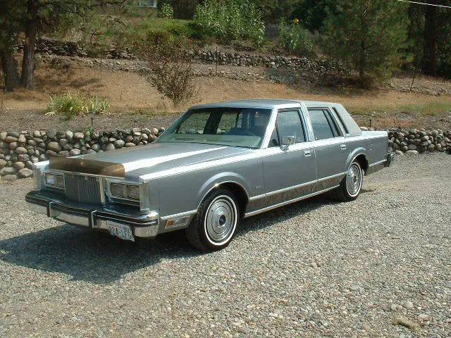 1984 lincoln town car! low miles ! 1 owner ! original title ! very clean!!