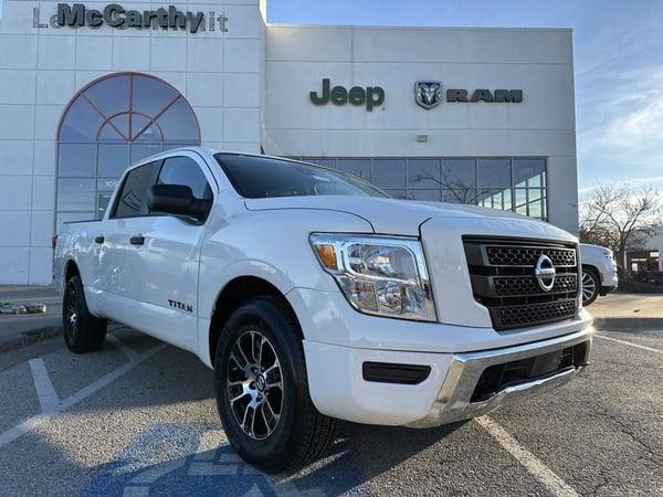 2022 nissan titan in northwoods, illinois