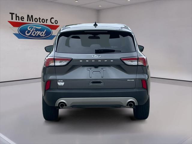 2021 ford escape se