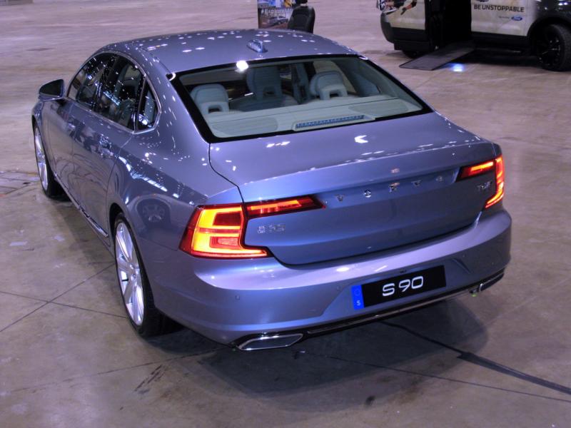 2022 Volvo S90